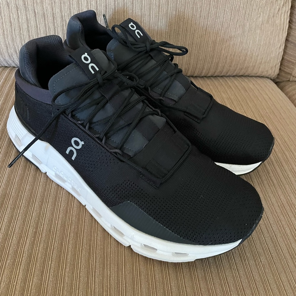 On Cloudnova Black/ white sole